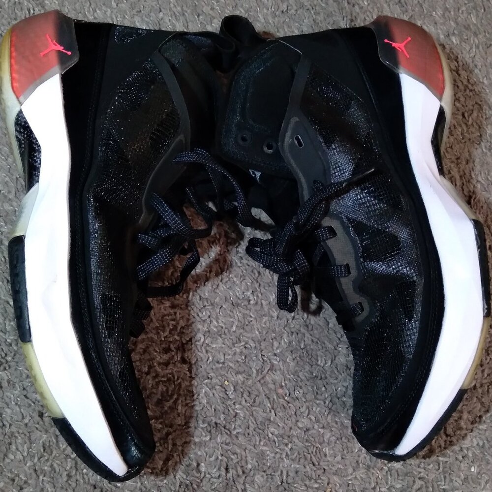 Nike mens air Jordan xxxvii basketball sneakers, Size 11, black and red